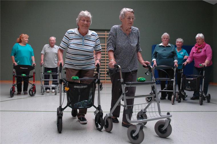 Ein Rollator ist ein tolles Gerät. Wie man mit der Gehhilfe lange mobil und fit bleibt, erfahren Betroffene in einem Kurs des VfL Sittensen.  