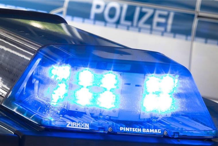 Zeven: BMW kollidiert mit Opel, 20.000 Euro Schaden Ein Sachschaden von 20.000 Euro entstand bei einer Kollision zweier Autos am frühen Morgen in Zeven.
