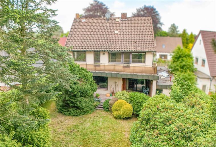 Ihr seid auf Haussuche? Das solltet ihr über den Bremerhavener Immobilienmarkt wissen Ein Haus mit Garten.