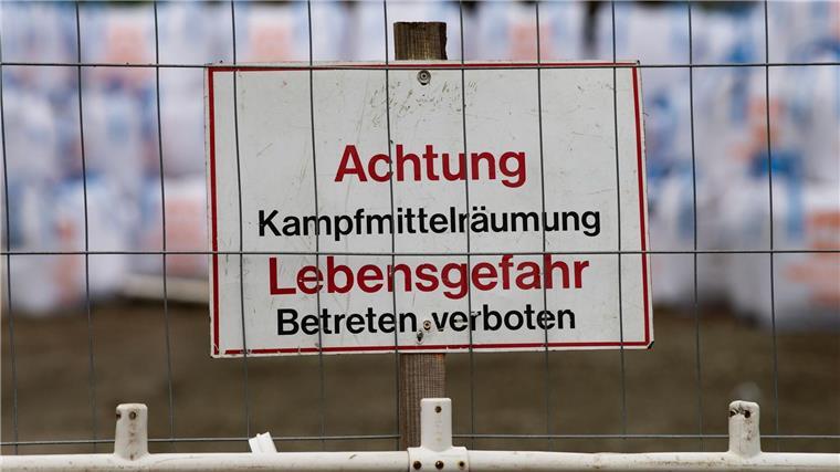 Mögliche Bombenfunde: Evakuierung in Göttingen im Oktober Ein Schild „Achtung Kampfmittelräumung. Lebensgefahr.