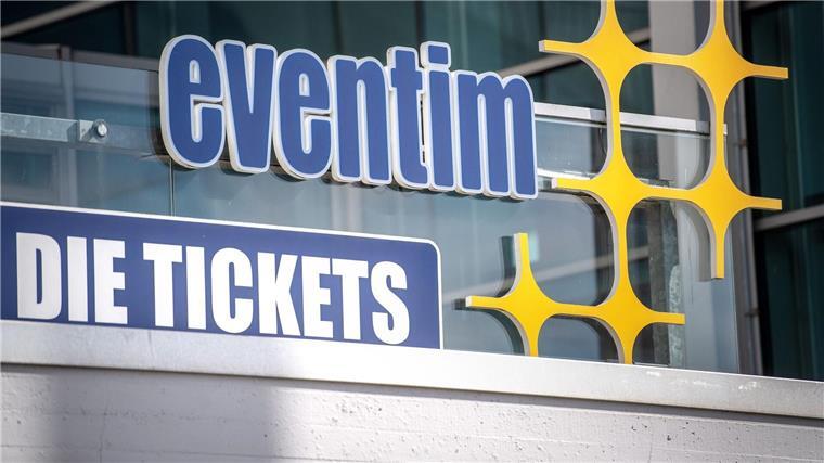 Ein Schild weißt auf den Ticketverkauf von CTS Eventim hin.