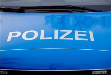 ARCHIV - Der Polizei-Schriftzug steht auf einem Einsatzfahrzeug. Foto: Christoph Soeder/dpa/Symbolbild
