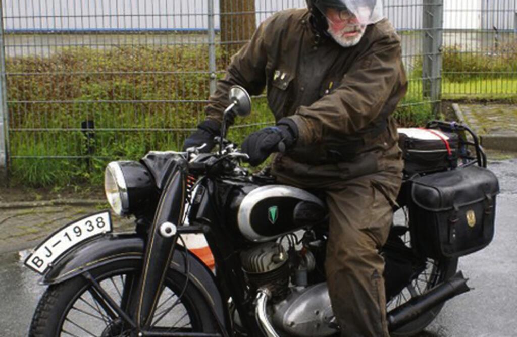 Ein schönes Oldtimer-Motorrad beim 20. Oldtimertreffen im Jahr 2024.