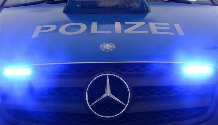 Ein Schwarzfahrer hat seine Haftentlassung ausgiebig gefeiert und muss nun wieder in der Knast.