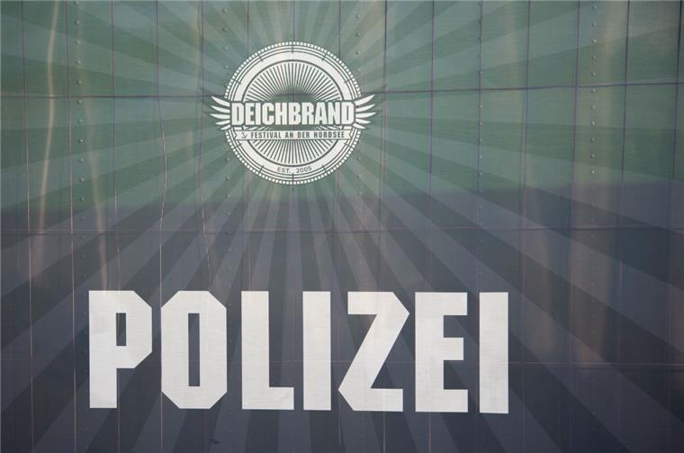 Ein Security-Firma-Mitarbeiter soll auf dem Deichbrand 2016 eine junge Frau sexuell attackiert haben.