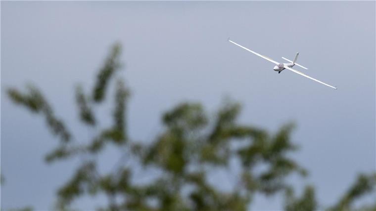 Segelflugzeug stürzt in Rhede ab: Zwei Verletzte Ein Segelflieger bei einem Trainingsflug. (Symbolbild)