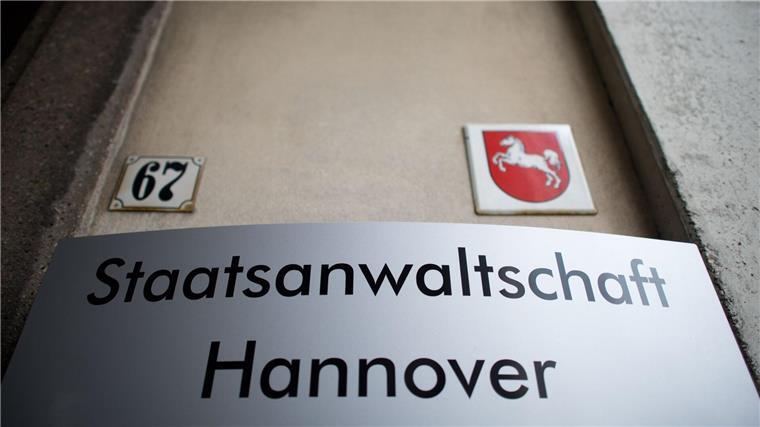 Justizministerium informiert über verhafteten Staatsanwalt Ein Staatsanwalt aus Hannover sitzt wegen des Verdachts der Bestechlichkeit in Untersuchungshaft.
