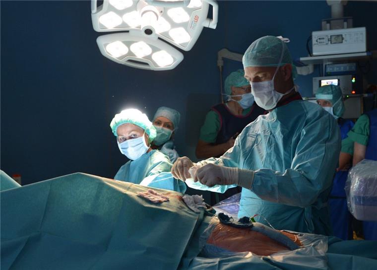 Braker Hospital-Chef für Versorgungszentrum statt Klinik in Nordenham Ein stationärer Standort könnte durch einen zweiten Standort mit ambulantem Konzept ergänzt werden, so der Geschäftsführer des St.-Bernhard-Hospitals, Ingo Penner. Ein derartiges Medizinisches Versorgungszentrum mit täglich stattfindenden ambulanten Operationen sieht Ingo Penner in Nordenham, das stationäre Haus in Brake.
