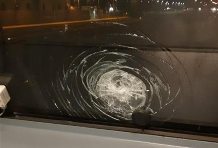 Jugendliche nutzen Güterzug als Zielscheibe Ein Stein hätte beinahe die Frontscheibe der Lokomotive zerschlagen.