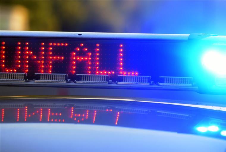 Ein Streifenwagen kollidierte am Wochenende mit einem Auto. Dabei wurden drei Menschen verletzt.