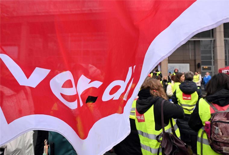 Warnstreiks in Bremerhaven! Öffentlicher Dienst will mehr Geld Ein Streik der Gewerkschaft Verdi wird am Montag in Bremerhaven stattfinden.