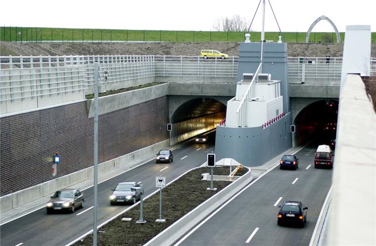 Ein technischer Defekt drosselt derzeit die Geschwindigkeit im Wesertunnel.
