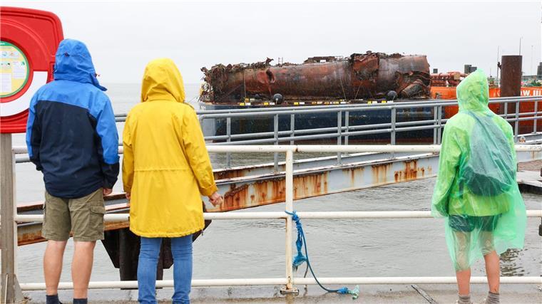 Ein Teil des Bootes wurde geborgen und nach Cuxhaven gebracht. 