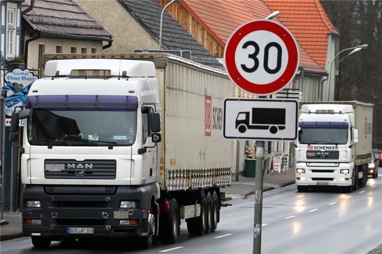 Bürgerverein will Tempo 30 für Lastwagen in Burhave Ein Tempolimit für Lastwagen auf 30 km/h in der Ortsdurchfahrt fordert der Bürgerverein Burhave.