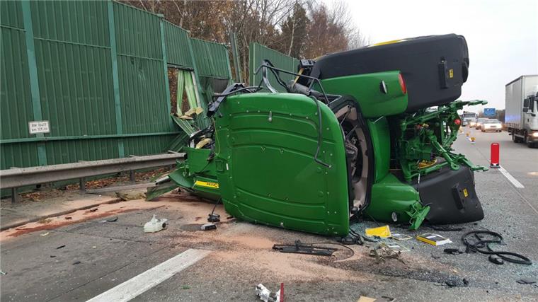 Nach einem Jahr: Die Lärmschutzwand an der A27 wird endlich repariert Ein Trecker schoss vor einem Jahr in die Lärmschutzwand der A27.