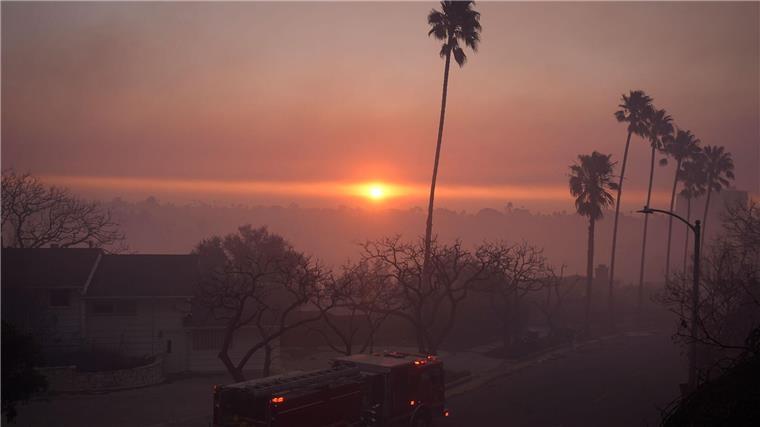 Wie bedeutend Pacific Palisades für Deutschland ist Ein Wagen der Feuerwehr im LA-Stadtteil Pacific Palisades am 9. Januar 2025.