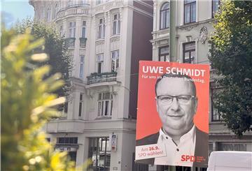 Ein Wahlplakat der SPD wurde in der Schiffdorfer Chaussee angezündet.
