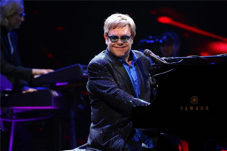 Elton John kommt nach Bremen Elton John kommt: Dert Weltstar spielt in der Bremer ÖVB-Arena: Elton John bringt am 18. November seine Top-Hits mit. Der Vorverkauf hat begonnen