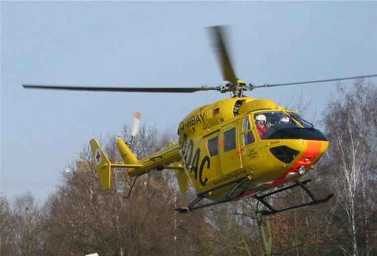Betriebsunfall: Hubschrauber bringt Mann ins Krankenhaus Ein Weser-Metall-Mitarbeiter wurde mit einem Hubschrauber ins Krankenhaus gebracht.