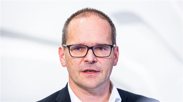 Niedersachsen besorgt um Zukunft des D-Tickets Ein zu hoher Preis würde den Erfolg des D-Tickets gefährden, sagt Verkehrsminister Tonne. (Archivbild)