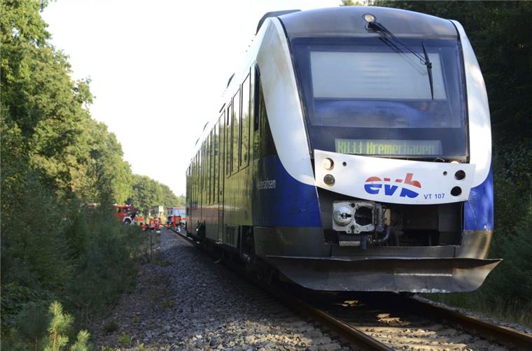 Zusammengefasst: Das war der Dienstag im nord24-Land Ein Zug der EVB hat das Auto der 28-jährigen Mutter gerammt. Wie genau es zu dem Unfall kam, wird noch ermittelt.