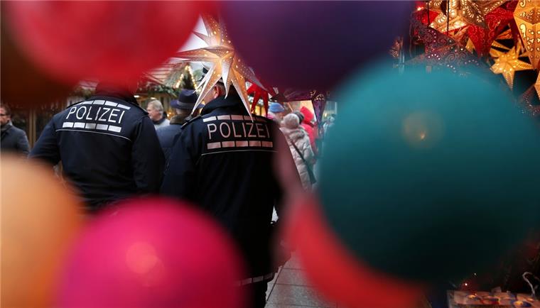 Zwölfjähriger wollte Nagelbombe auf Weihnachtsmarkt zünden Ein Zwölfjähriger soll einen Bombenanschlag auf dem Weihnachtsmarkt in Ludwigshafen geplant haben.
