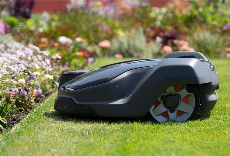 Einbrecher hatten es in Bremen auf Rasenmähroboter abgesehen.