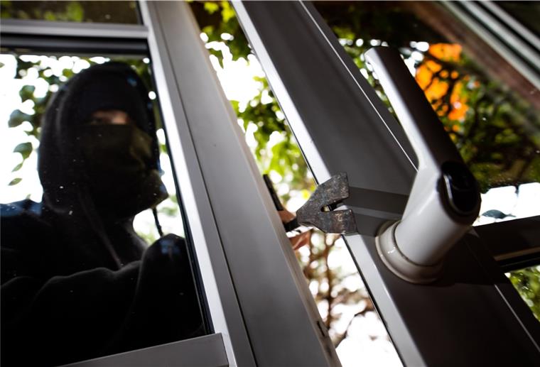 Immer wieder Einbrüche im Cuxland - Polizei ermittelt Einbrecher treiben immer wieder mal im Cuxland ihr Unwesen.