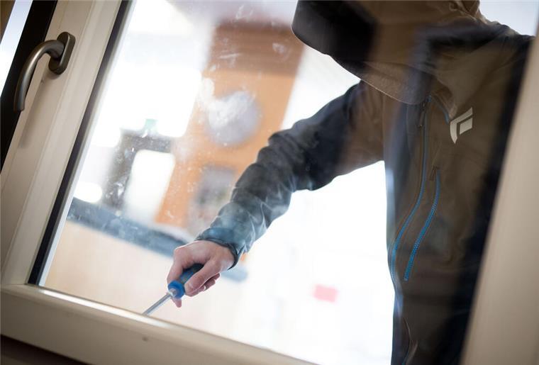 Einbruchsserie in Bad Bederkesa: Vor allem Geschäfte sind betroffen Einbrüche in Geschäften in Bad Bederkesa: Die Polizei sucht nach Zeugen.