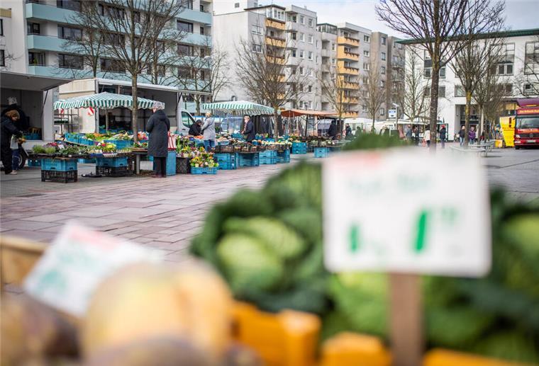 Wochenmärkte in Bremerhaven: Händler erhalten Kündigungen Eindrücke vom Mittwochs-Wochenmarkt in Geestemünde auf dem Konrad-Adenauer-Platz.