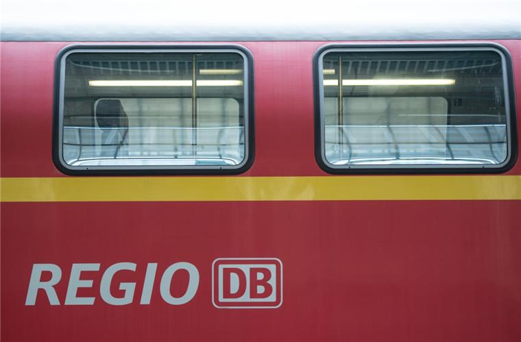 Bremen: 18-Jährige im Zug nach Hannover sexuell belästigt Eine 18-Jährige wurde im Regionalexpress zwischen Bremen und Hannover sexuell belästigt.
