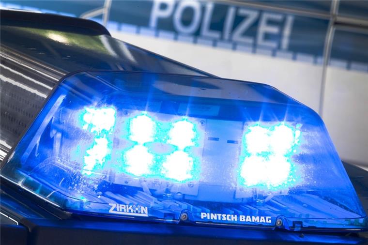 Eine 20-jährige Autofahrerin hat sich Mittwochnachmittag bei einem Unfall im Nütteler Weg in Sittensen leicht verletzt. Den Sachschaden beziffert die Polizei auf 6000 Euro. 