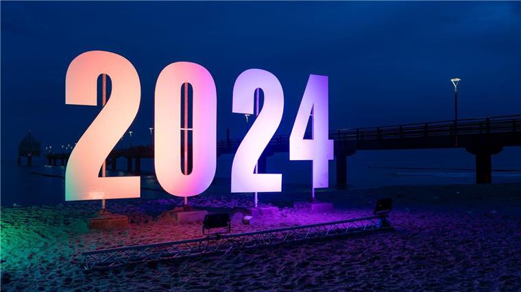 Ist schon ein Viertel des 21. Jahrhunderts vorbei? Eine „2024“ Anfang des Jahres im Ostseebad Zingst.