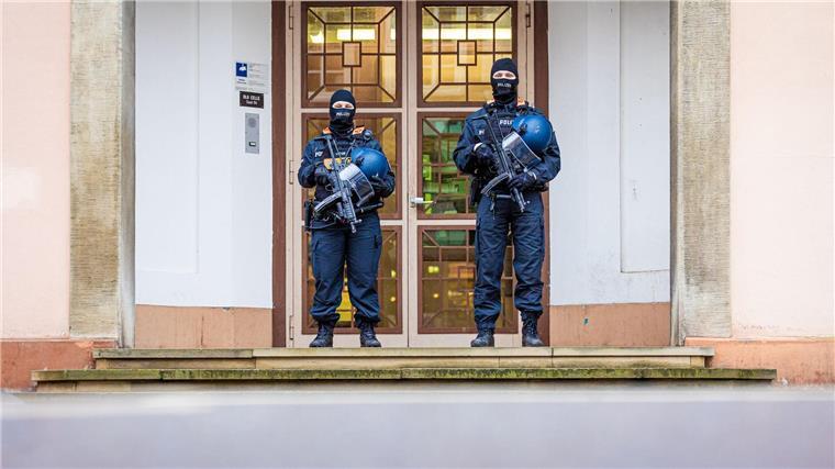 Eine 42 Jahre alte frühere Islamistin wurde wegen ihrer Beteiligung an der Terrormiliz IS vom Oberlandesgericht Celle verurteilt. (Archivbild)
