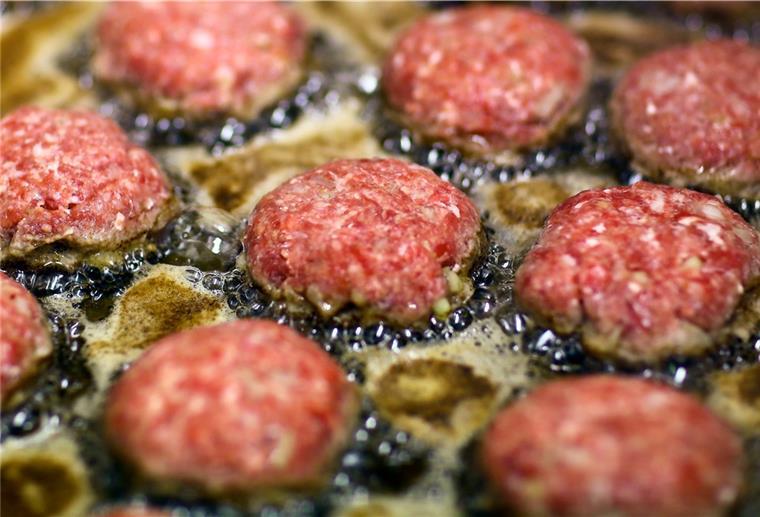 Bremerhaven: Panik beim Frikadellenbraten Eine 71-Jährige geriet beim Frikadellenbraten in Panik.