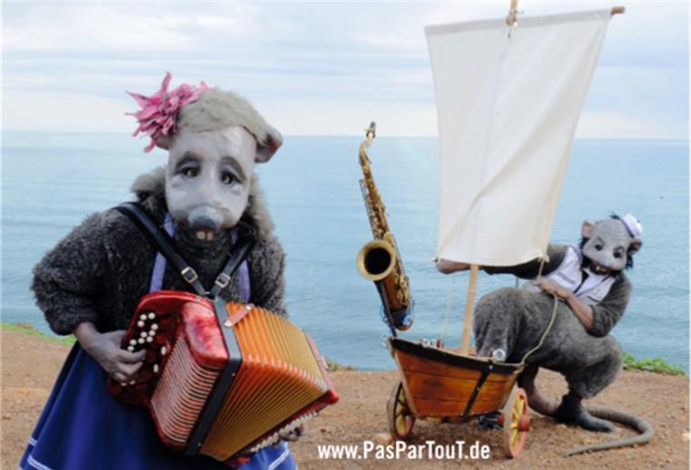 Endlich wieder Kultur! Eine abgefahrene Rattengang vom tierischen Improvisationstheater PasParTout treibt bei der Langen Nacht der Kultur in der Stadtmitte ihr Unwesen.