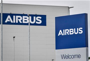 Eine Außenaufnahme einer Airbus-Fabrik.