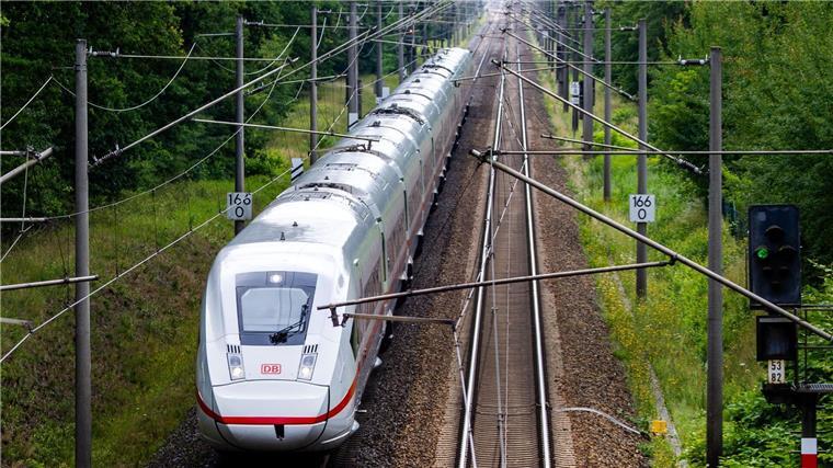 Eine Bombenentschärfung in Hannover hat den Fernverkehr beeinträchtigt. (Archivbild)