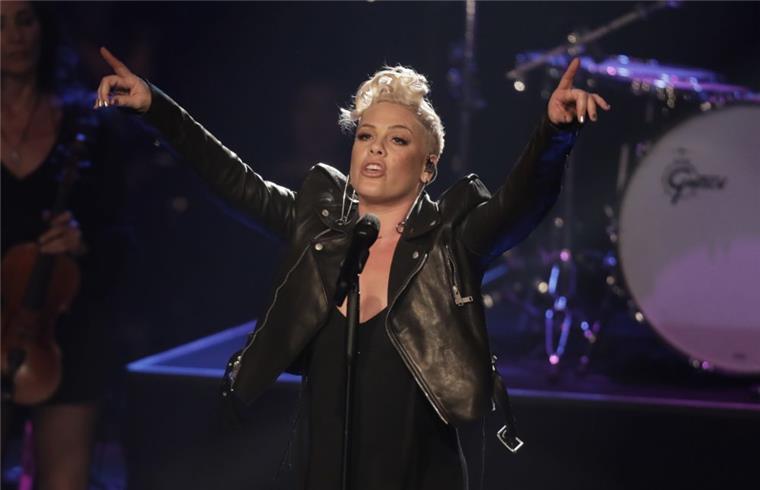 Live in Liverpool: Pink singt - da kam das Baby Eine Britin hat während eines Pink-Konzertes in Liverpool ihr Baby zur Welt gebracht.