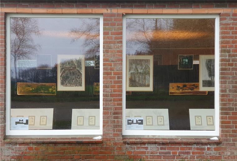 Gedenkstätte zeigt Ausstellung hinterm Fenster Eine coronagerechte Ausstellung hinterm Fenster, jederzeit zugänglich auf dem Areal der Gedenkstätte Lager Sandbostel.