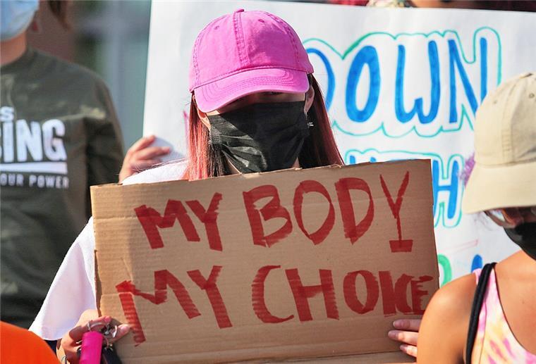 Werbeverbot für Abtreibungen soll aufgehoben werden Eine Demonstrantin bei einem Protest gegen ein Abtreibungsgesetz in den USA.
