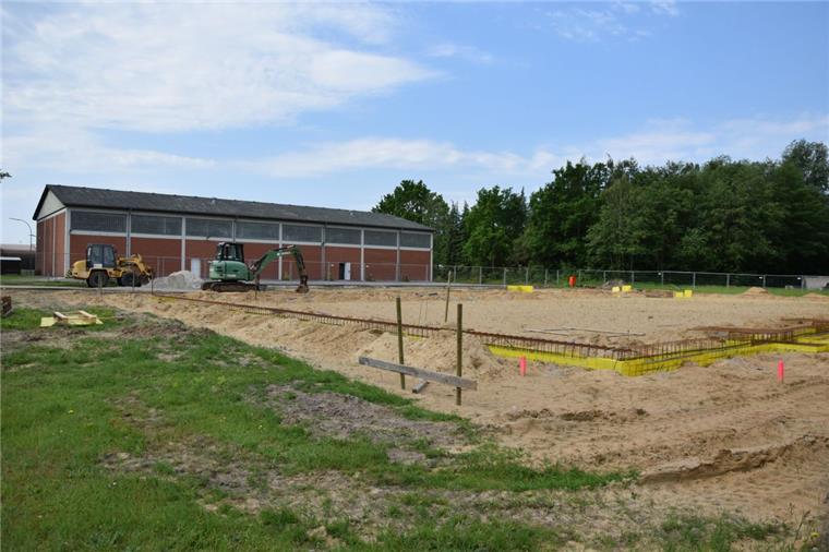 Kaserne Seedorf: Baustart für Truppenküche und Sporthalle Eine der Baustellen in der Kaserne Seedorf: Hier entsteht eine neue Sporthalle. Die Erdarbeiten haben begonnen.