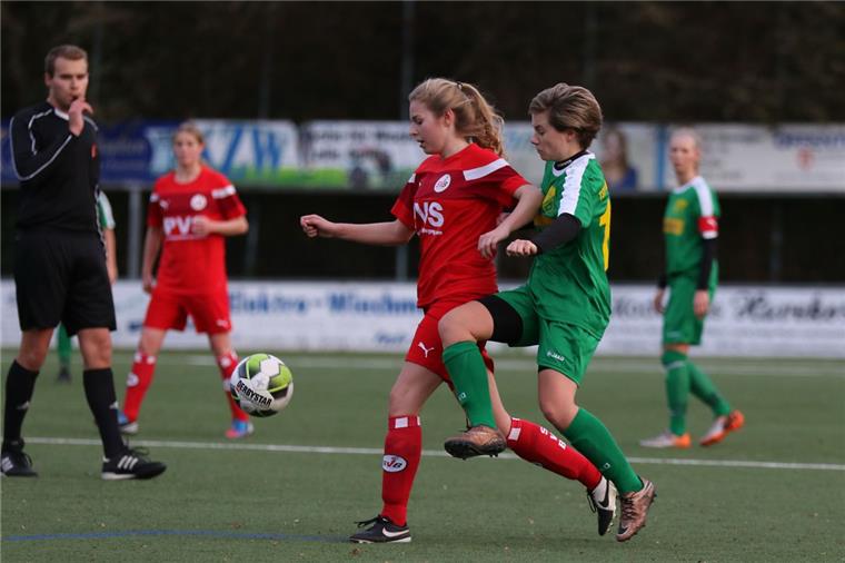 Frauen des TSV Abbehausen befinden sich im Höhenflug Eine der erfolgreichsten Abbehauser Torschützinnen ist Ann-Christin Luga (vorne rechts). Sie erzielte in der Meisterschaft sieben Treffer.