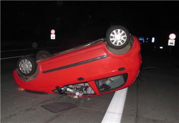 Eine Fahranfängerin kam auf der A1 bei Stuckenborstel mit ihrem Wagen ins Schleudern. Der Chevrolet landete auf dem Dach.