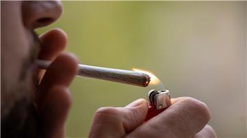 Eine Forsa-Umfrage im Auftrag der KKH Kaufmännische Krankenkasse ergibt: Mehr als die Hälfte der Befragten ist gegen die Abschaffung des Cannabisgesetzes. (Symbolbild)
