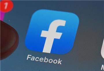 Eine Frau aus Zeven ist auf Social Media auf einen Betrüger reingefallen.