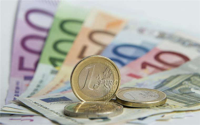 Lehe: Ehrliche Passantin gibt Geldbörse bei Polizei ab Eine Frau hat in Bremerhaven-Lehe ihr Portemonnaie verloren. Eine Passantin gab es im Revier ab.
