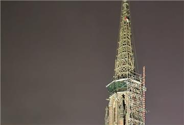 Eine Frau klettert am Freitagabend in die Spitze der Großen Kirche, schreit von dort stundenlang herunter.