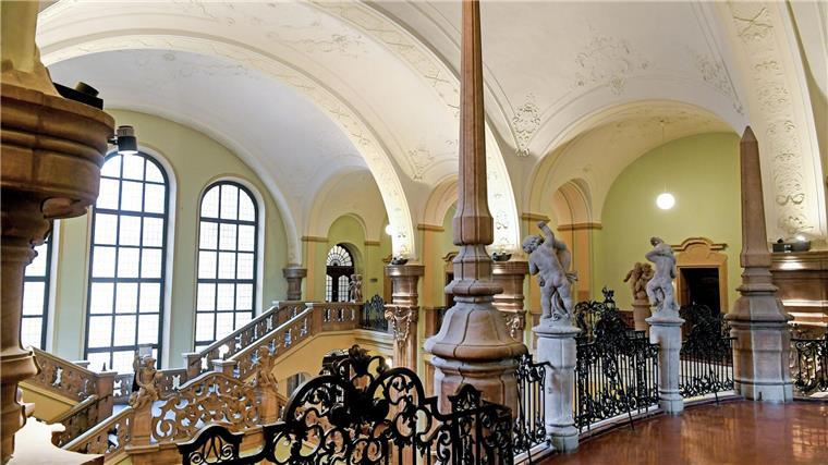 Eine Frau soll einen Böller auf den Balkon einer Wohnung geworfen haben, die Explosion schleudert eine Dreijährige aus dem Bett. Jetzt werden Plädoyers und Urteil erwartet. (Symbolbild) 