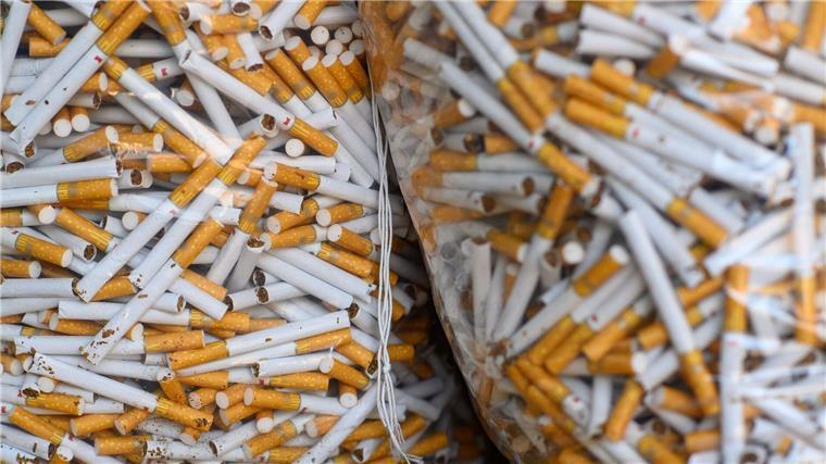 Illegale Fabrik: Zoll stellt 29 Millionen Zigaretten sicher Eine ganze illegale Fabrik zur Produktion und Verpackung von Zigaretten haben Zollfahnder in Westfalen entdeckt. (Archivbild)